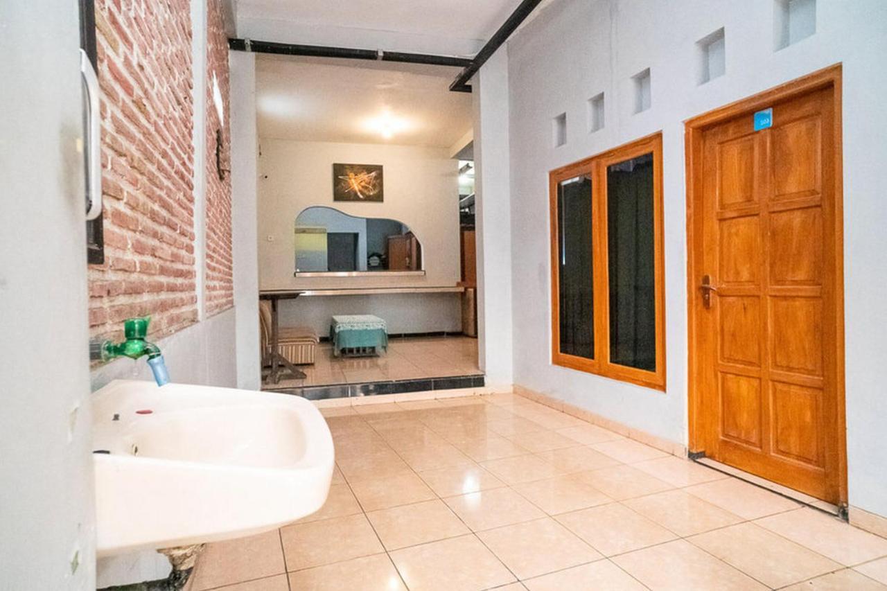Jotel Guest House Mitra Reddoorz Pulauberayan Экстерьер фото